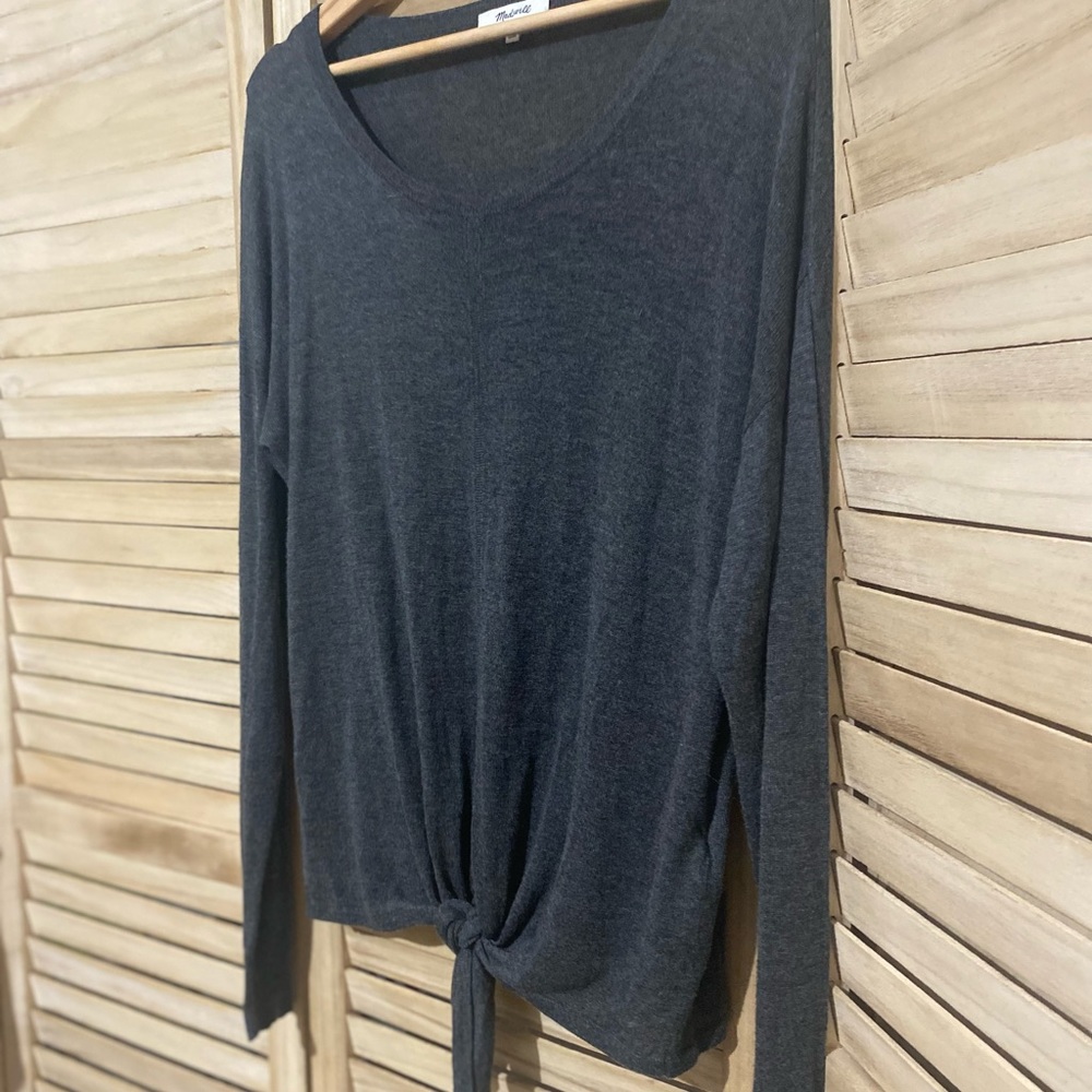 Charcoal knotted top